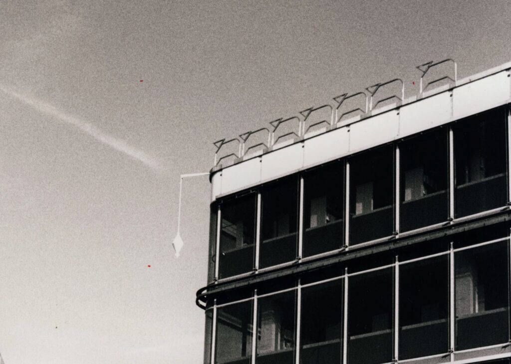 1990_bron-university_frise_moutons-inox